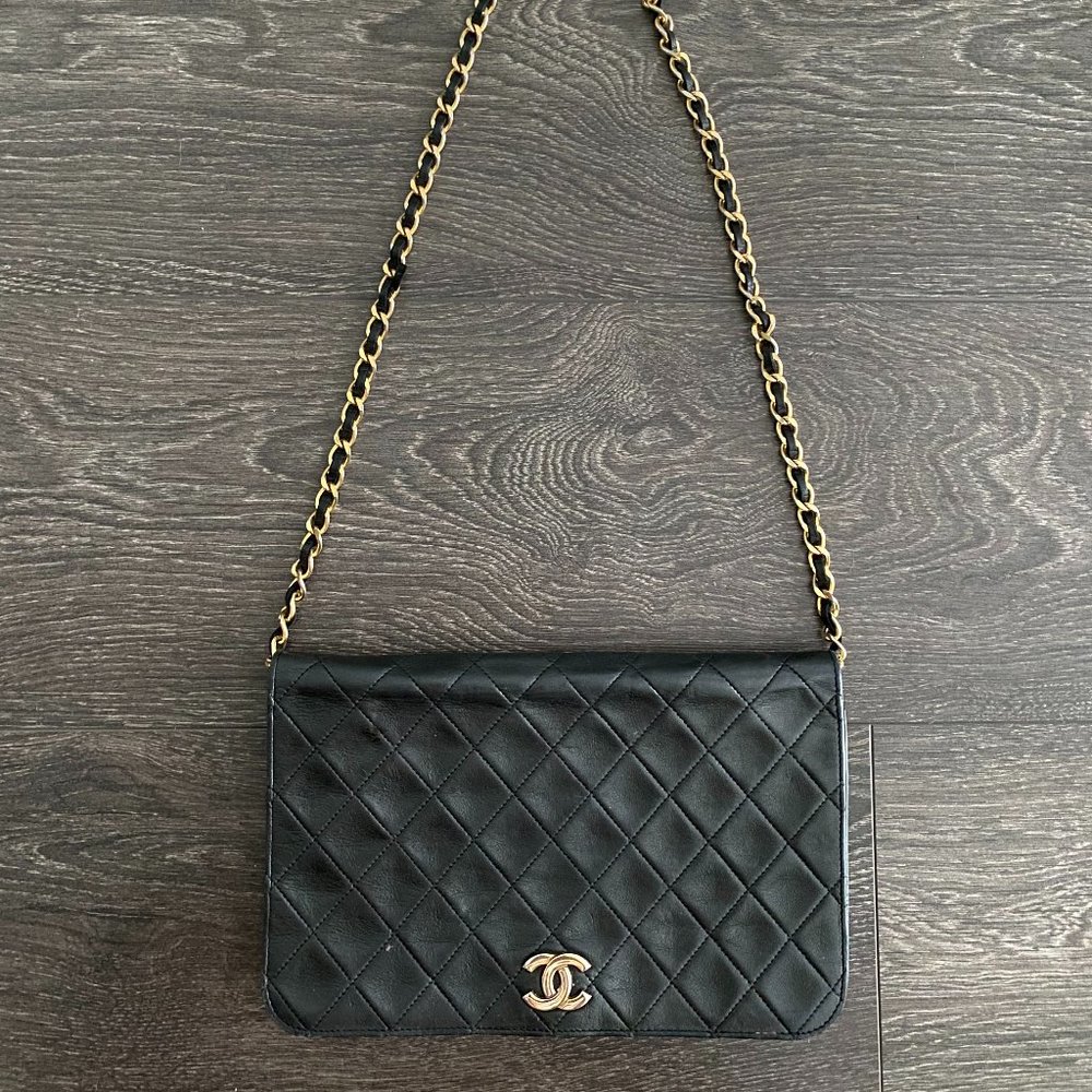 AUTHENTIC VINTAGE CHANEL FULL FLAP QUILTED CROSSBODY BAG